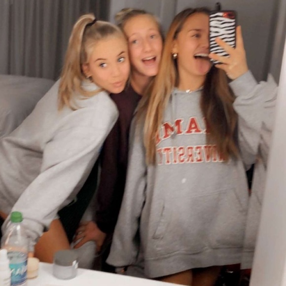 Meet your Posher, Melea - Picture 1 of 1